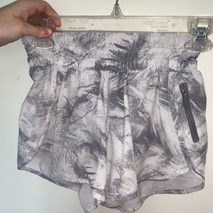 Lululemon tracker shorts